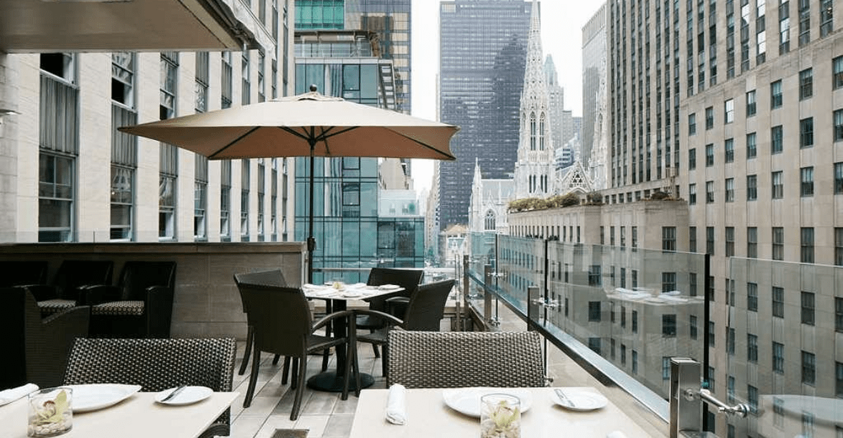 Vue de la terrasse du restaurant hôtel radisson midtown 5th avenue