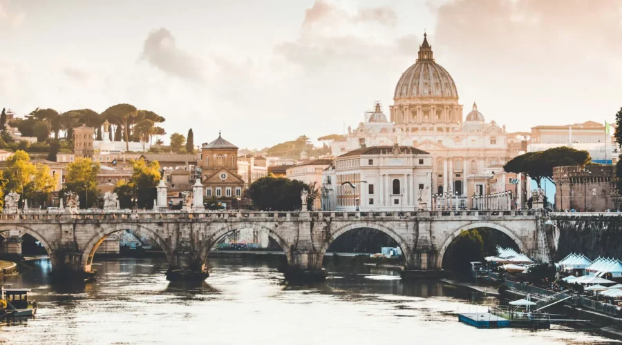 Paysage au lever du soleil sur la cité du Vatican