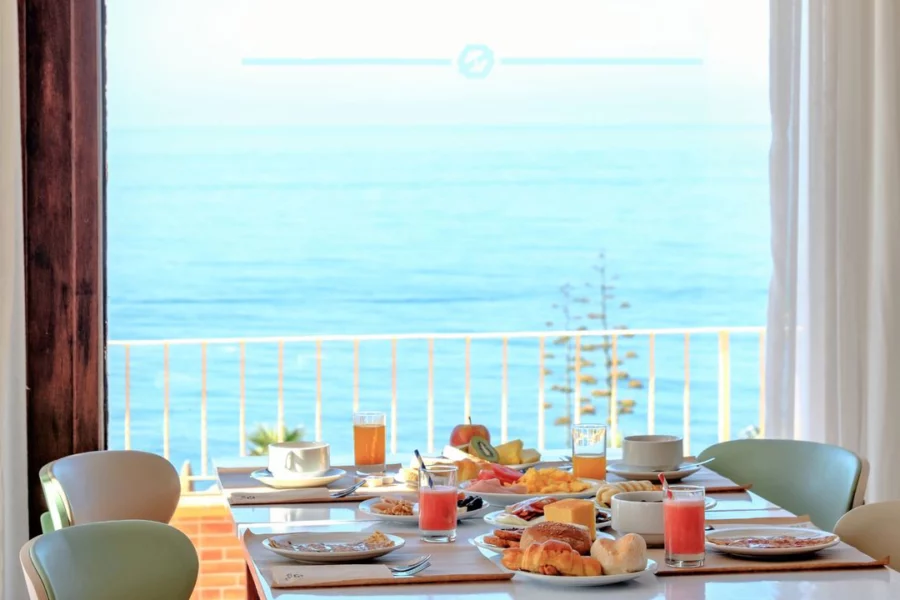 petit-déjeuner avec vue sur la mer, Auramar Beach Resort