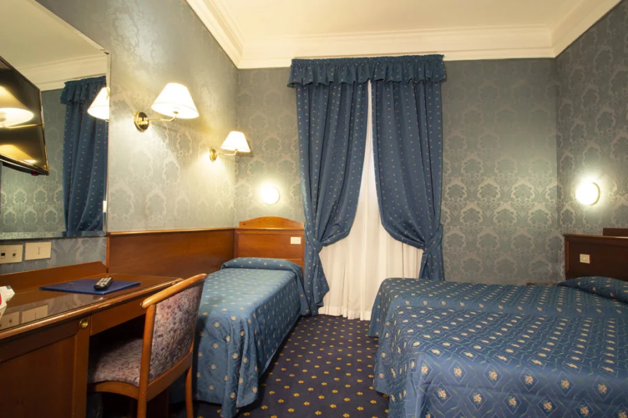 Chambre triple à l'hôtel Montecarlo à Rome