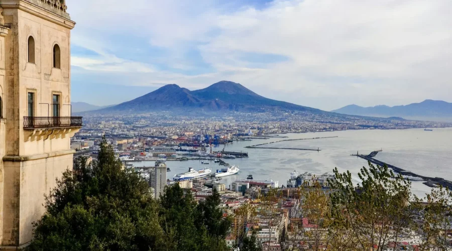 Le mont Vésuve, un volcan près de Naples en Italie.