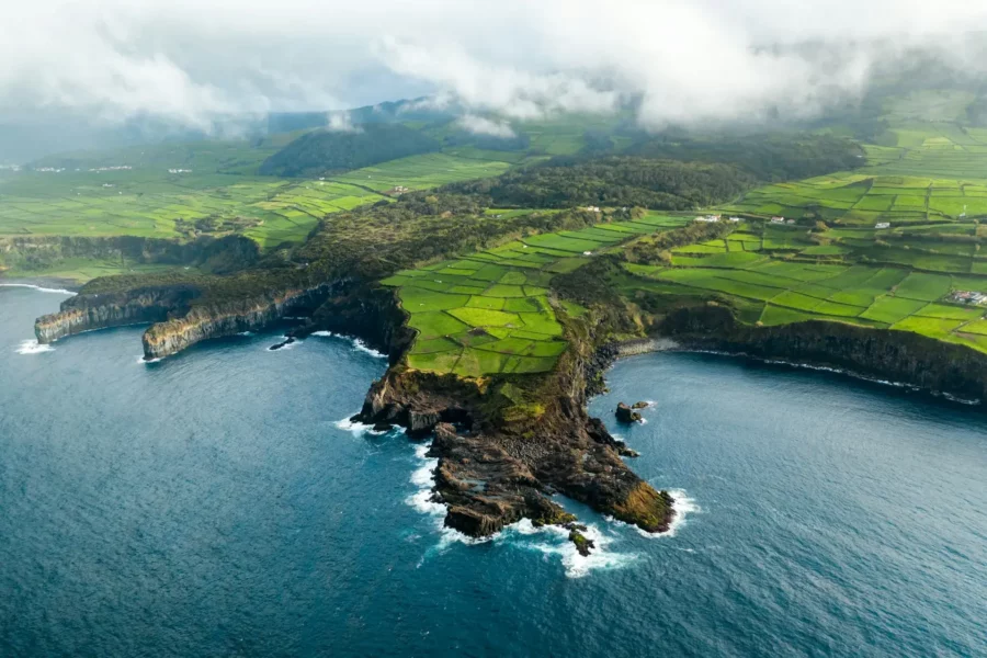 Paysage verdoyant aux Açores