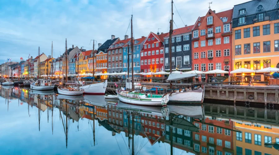 canal-nhyavn-immeuble-coloree-copenhague