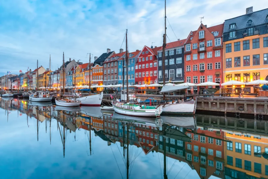 canal-nhyavn-immeuble-coloree-copenhague