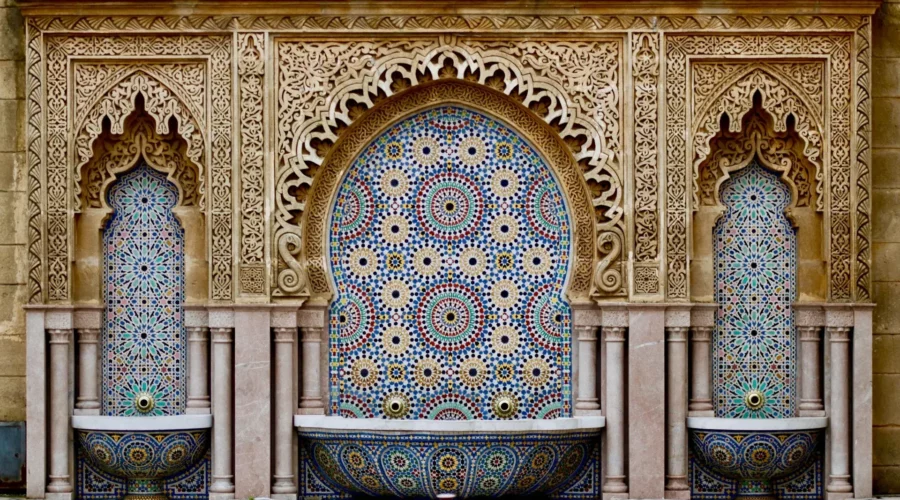 Fontaine traditionnelle en mosaïque, Rabat, Maroc