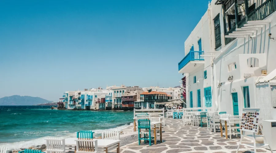 Maisons blanc et eaux cristalline à Mykonos