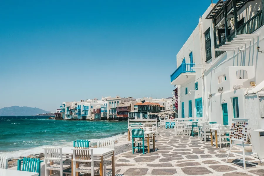 Maisons blanc et eaux cristalline à Mykonos