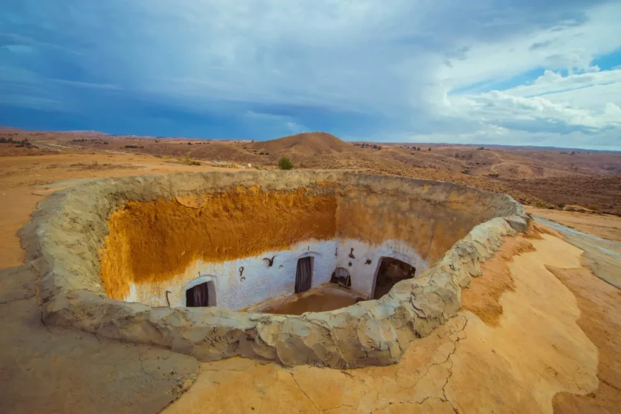 Maison sous le désert du Sahara