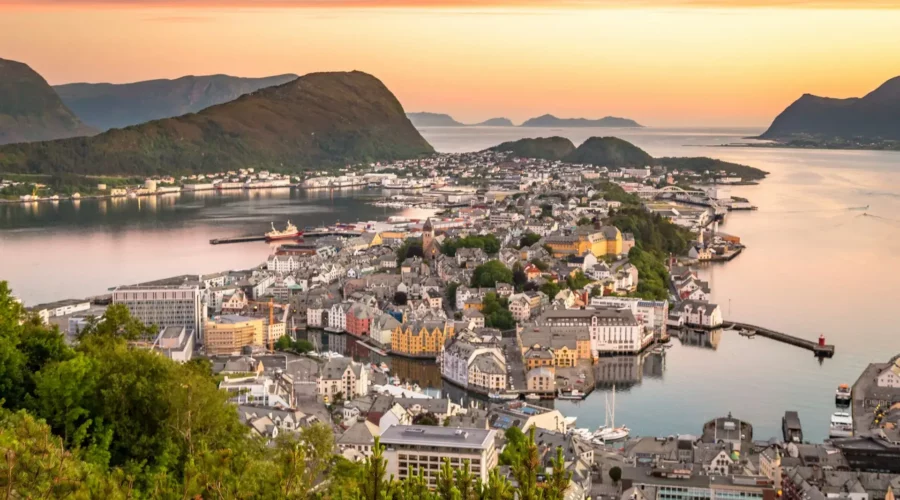 Panorama du coucher de soleil à Ålesund
