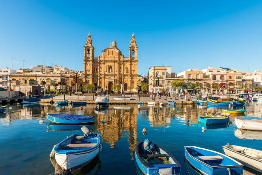 Paysage de Malte avec bateau typique