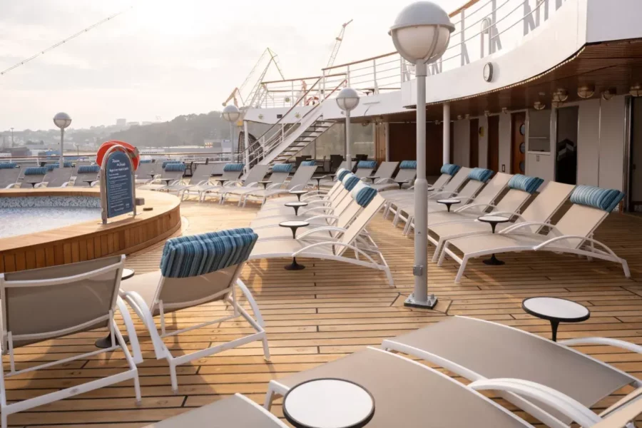 Piscine du Prado sur le bateau Renaissance