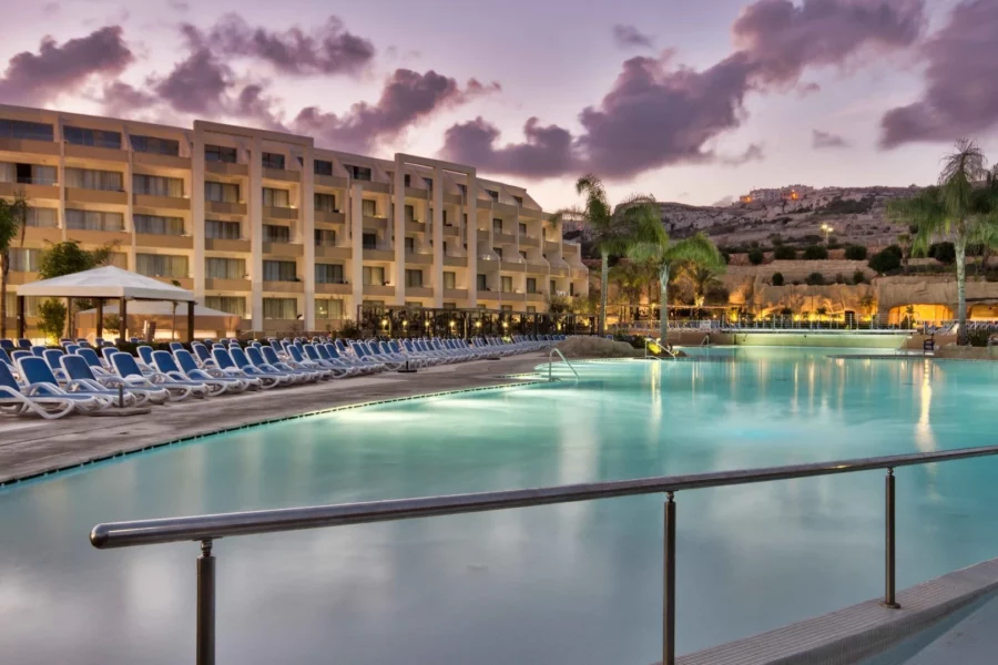 Piscine DB Seabank Resort & Spa