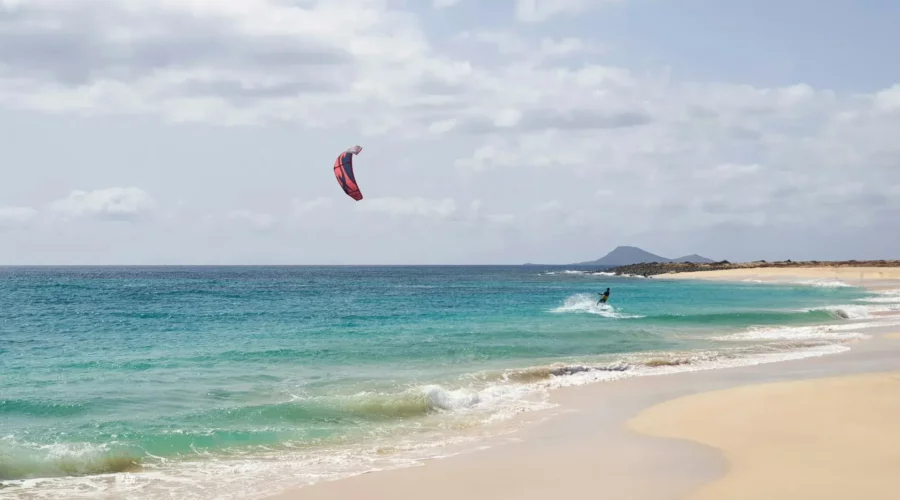 Plage de sable fin au Cap-Vert