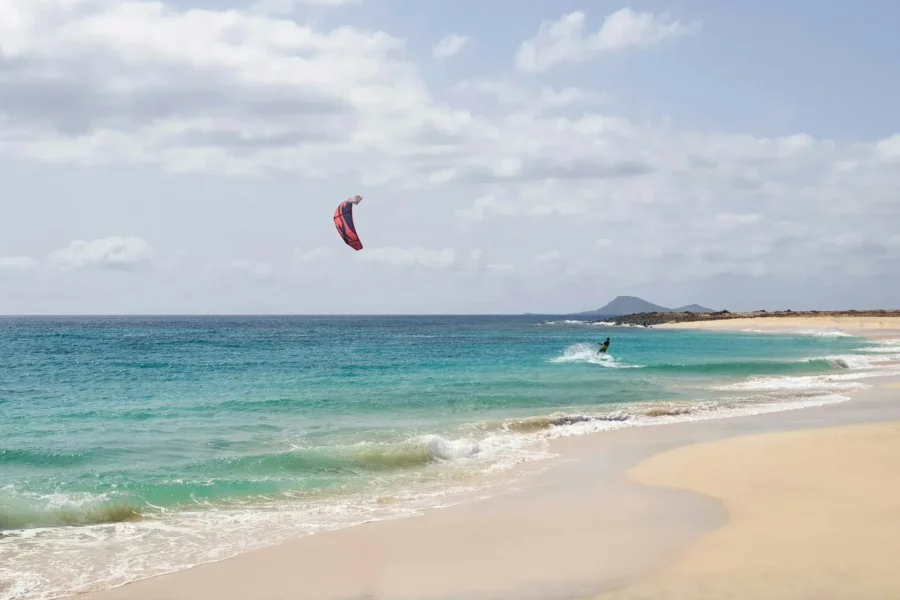 Plage de sable fin au Cap-Vert