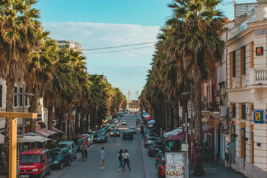 Rue touristique de Durrës, Albanie