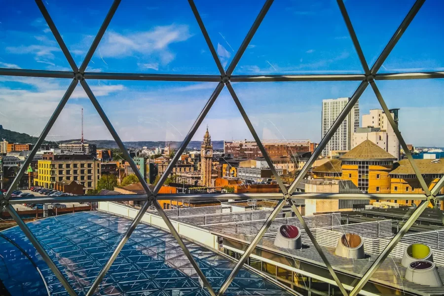 Vue de Belfast depuis le dôme Victoria Square Observatory