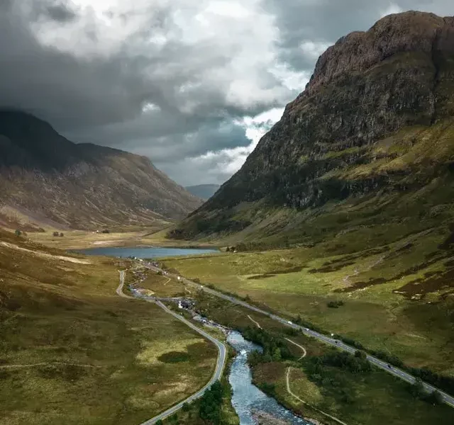 Vue sur colline et rivière, Glencoe