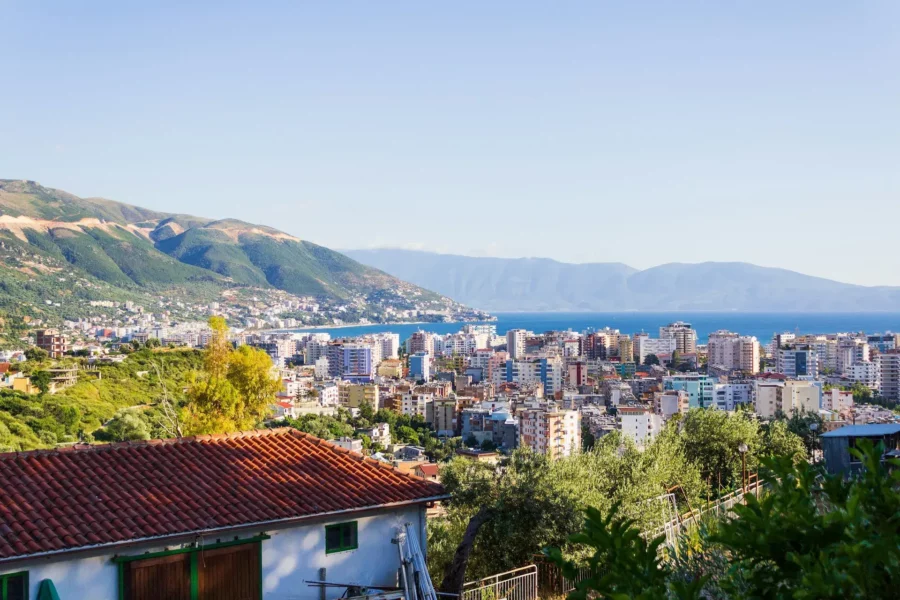 Vue sur la ville de Vlorë, Albanie
