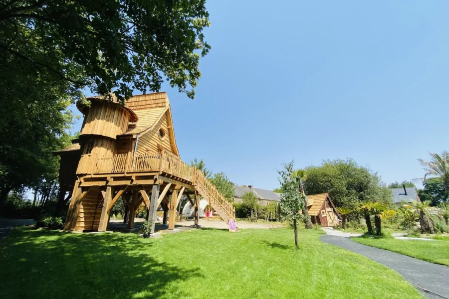 Cabane Le Repère du Dragon, Jardin Zen du Quistillic, Bretagne