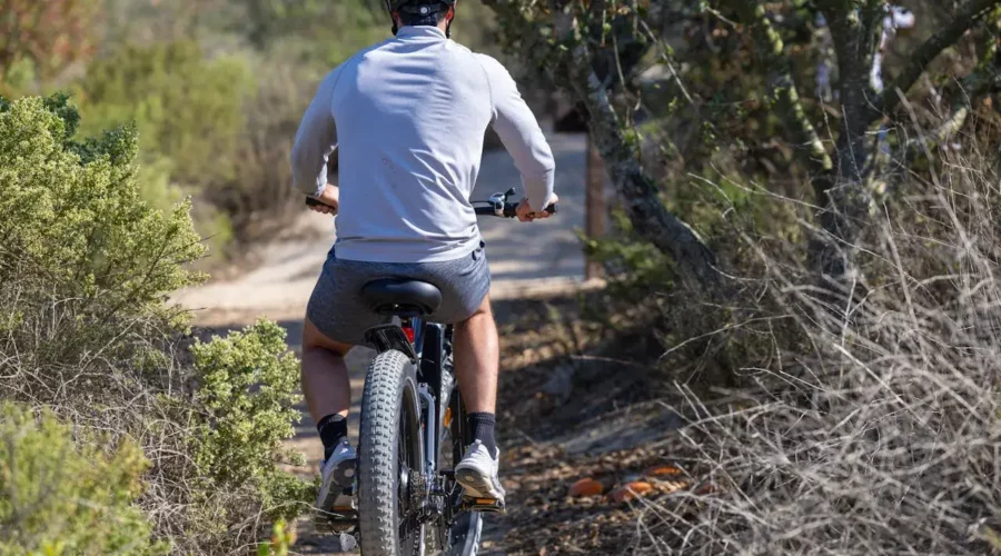 Cycliste en Drôme, France