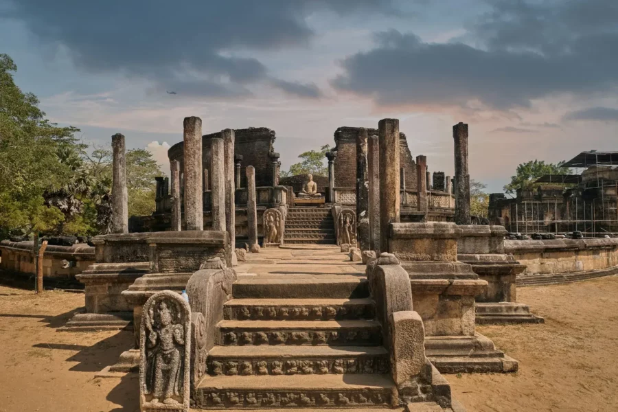 Lieu Gal Viharaya, Polonnaruwa, Sri Lanka