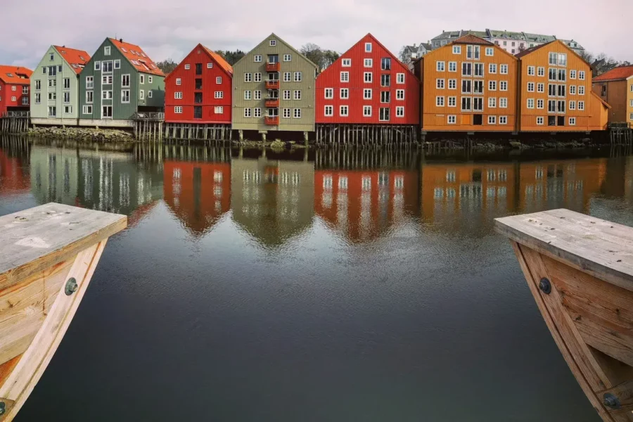 Maisons au bord de l'eau, Trondheim, Norvège