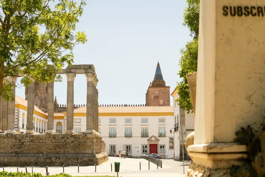 Temple d'Évora et place, Portugal