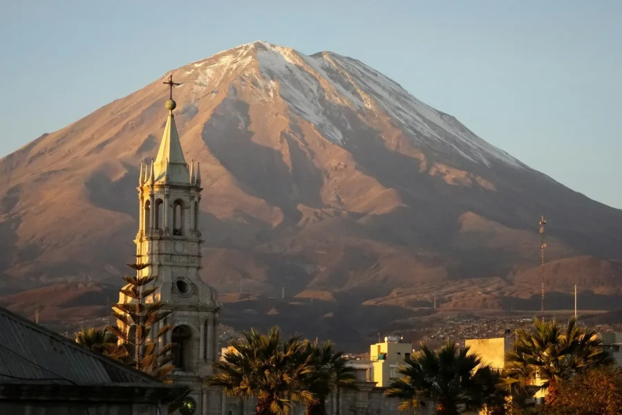 Volcan Misti depuis Arequipa, Pérou