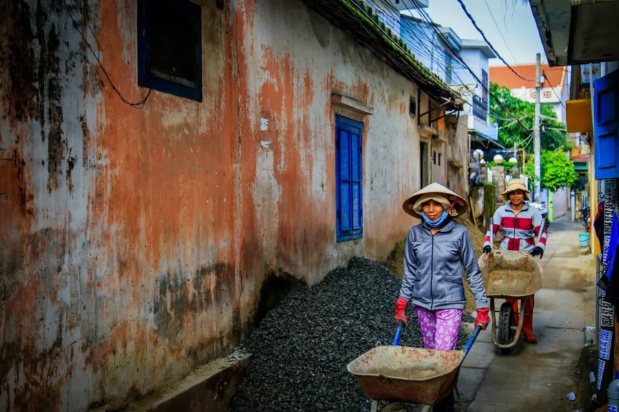 Femmes Vietnamiennes Travaillant à Hoi An, Vietnam
