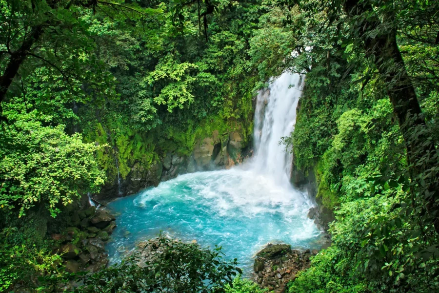Paysage de la cascade Rio Celeste et du volcan Tenorio, Costa Rica