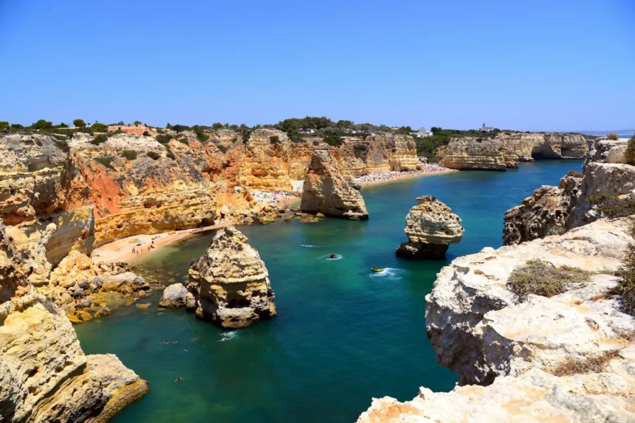 Plan d'eau et falaise à l'Algarve, Portugal