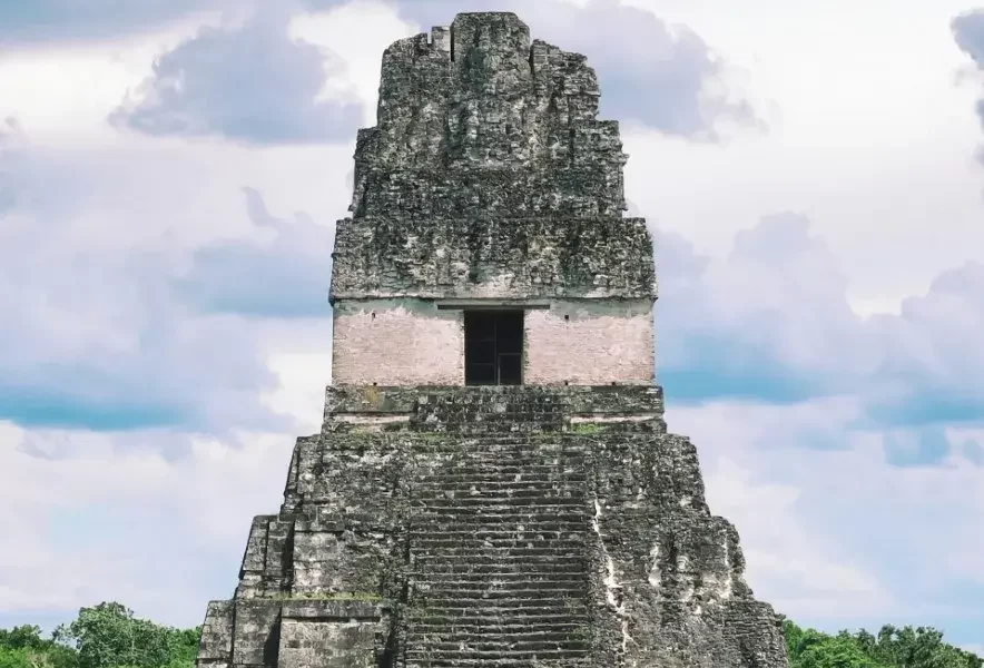 Pyramide au parc national de Tikal, Guatemala