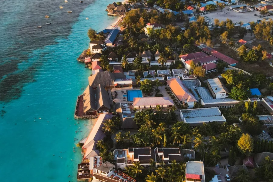 Vue aérienne de la plage de Nungwi à Zanzibar