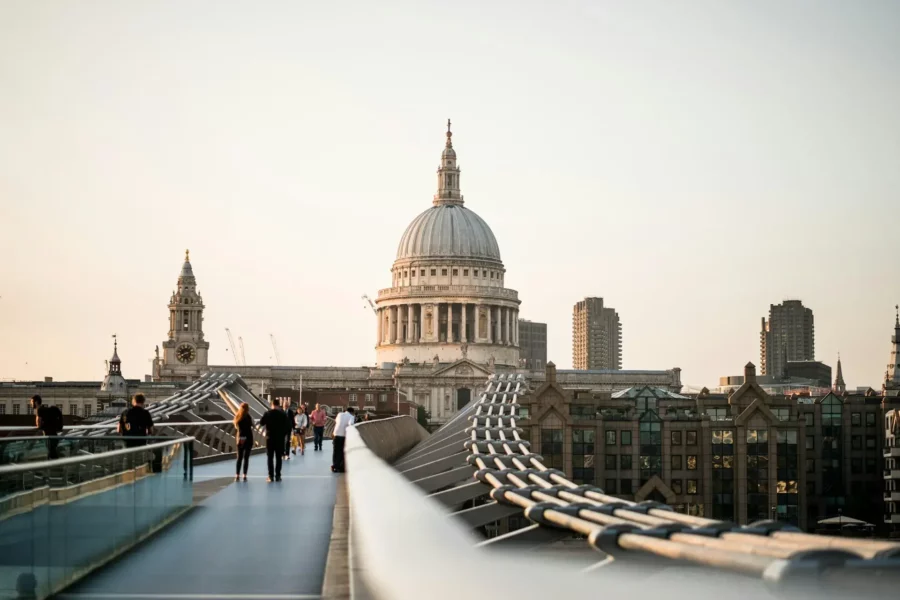 Vue depuis le Millennium Bridge à Londres