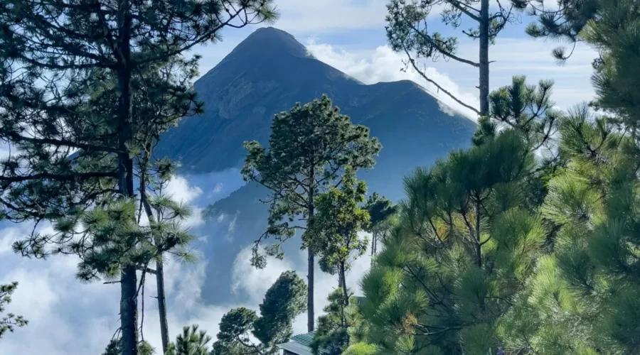 Vue sur le volcan Acatenango, Guatemala Vue sur le volcan Acatenango, Guatemala