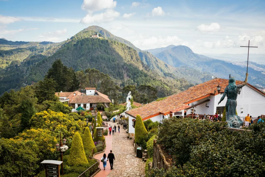 bogota-montagne-statue