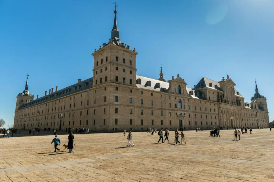 Vue panoramique du monastère de l’Escurial, un site historique espagnol