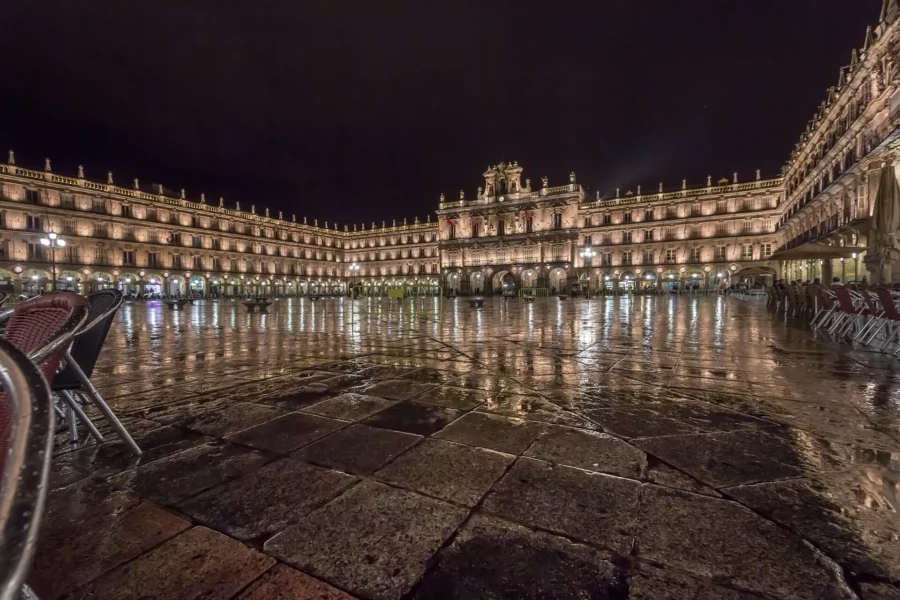 Vue nocturne de la Plaza Mayor de Salamanque, Espagne
