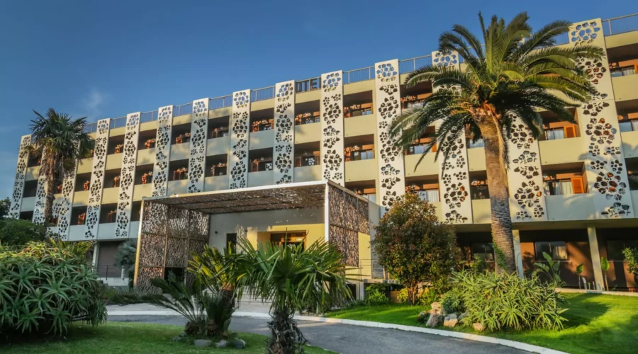 Accueil de l’hôtel San Lucianu en Corse