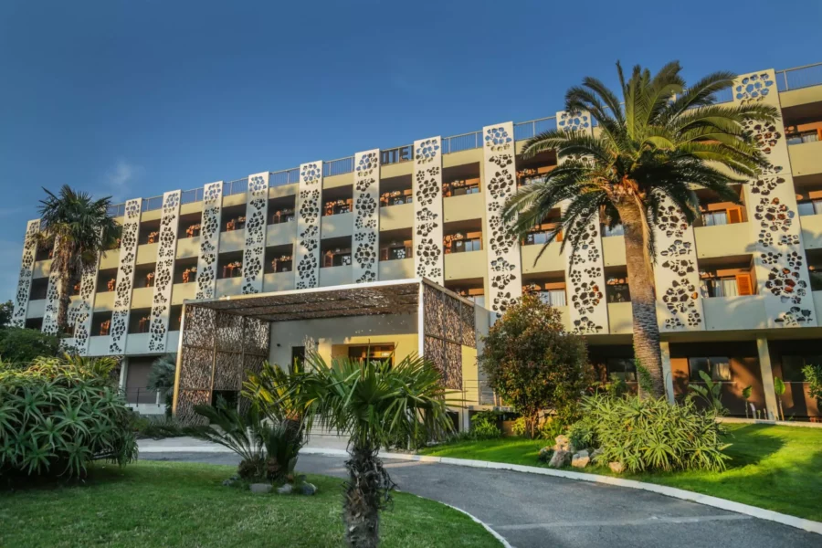 Accueil de l’hôtel San Lucianu en Corse