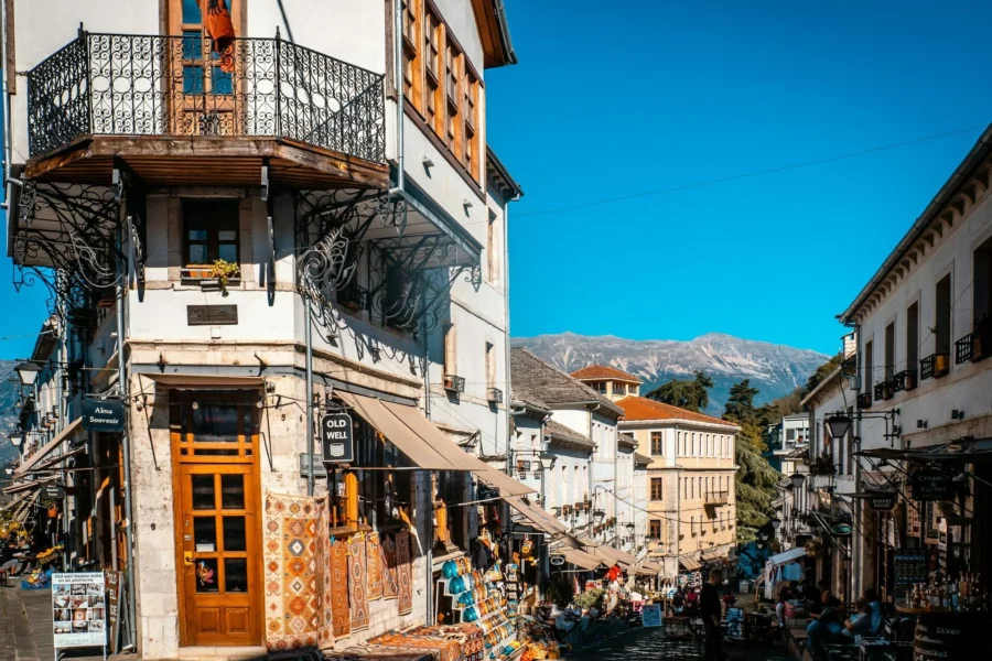 Le bazar de Gjirokastër, Albanie