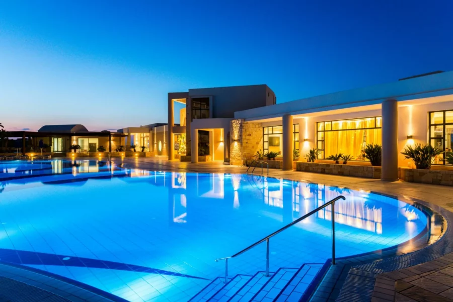 Espace piscine Grand Hotel Holiday Resort 4*