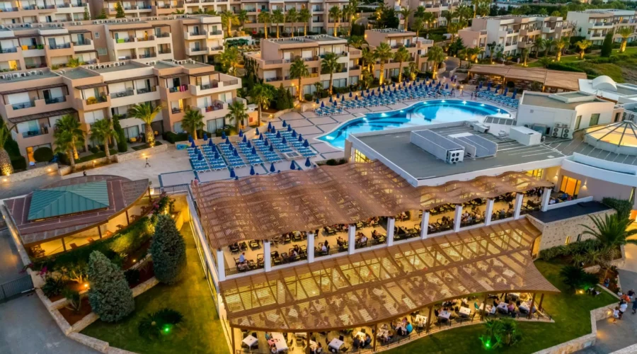Grand Hotel Holiday Resort 4*