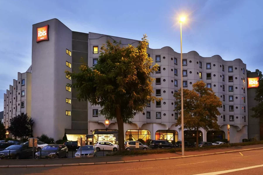 hotel-facade-ibis-strasbourg