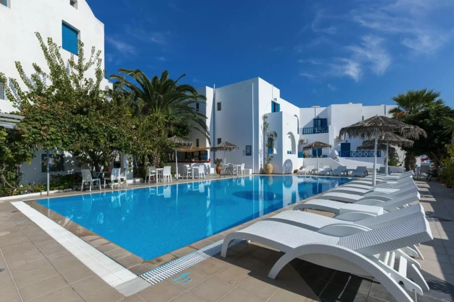 Espace piscine hôtel Kalma Santorin