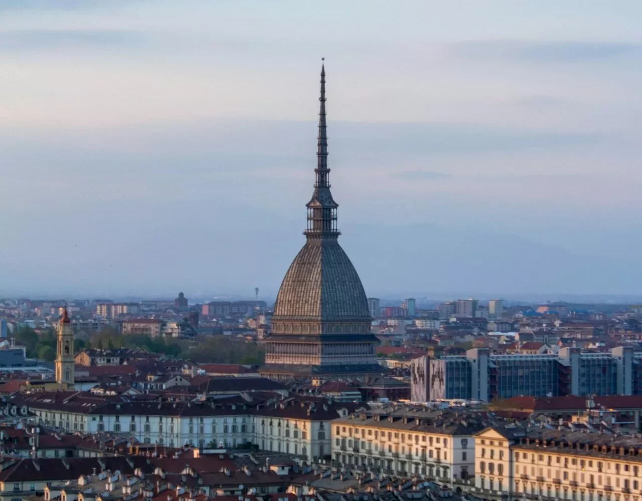 Vue panoramique de Turin avec le Monte dei Cappuccini en arrière-plan