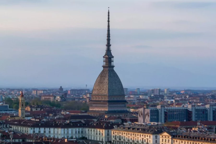 Vue panoramique de Turin avec le Monte dei Cappuccini en arrière-plan