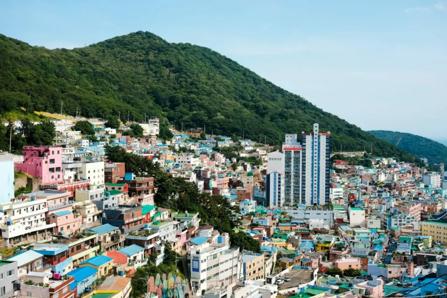 Maisons colorées en terrasse du village culturel de Gamcheon à Busan