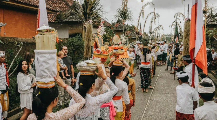 Habitants traditionnels dans le village de Penglipuran à Bali