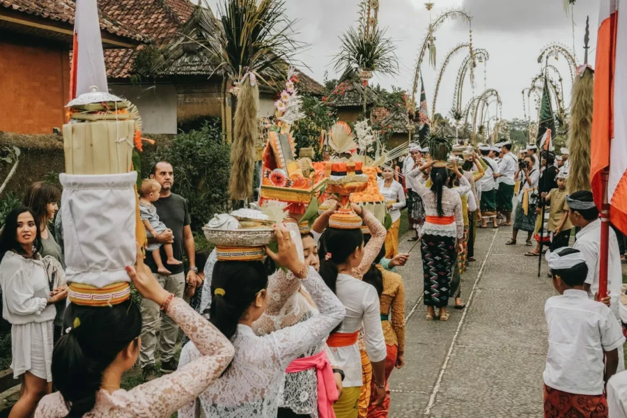 Habitants traditionnels dans le village de Penglipuran à Bali